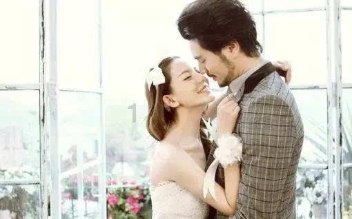 在进行纹绣之前，妙美娜建议大家先进行皮肤敏感测试，以防止过敏