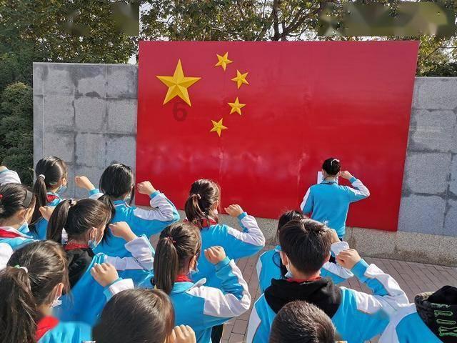 逃离空旷大街