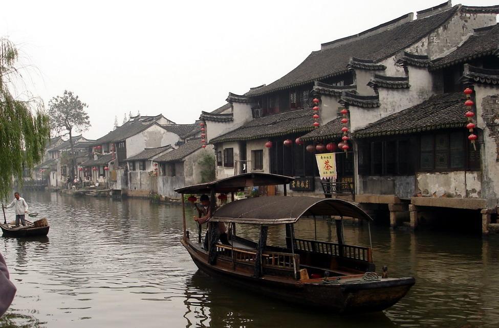 龙建股份：公司主营业务为公路工程、市政道路桥梁等施工及咨询设计