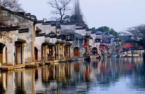 女童剪掉顾客一撮头发，家长赔1万多，你觉得赔偿合理吗？游戏画面