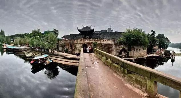 小猪佩奇玩躲避球2